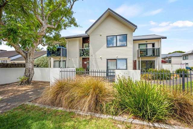 Studio Apartment - $410pw (POWER, WATER, & UNLIMITED INTERNET included)