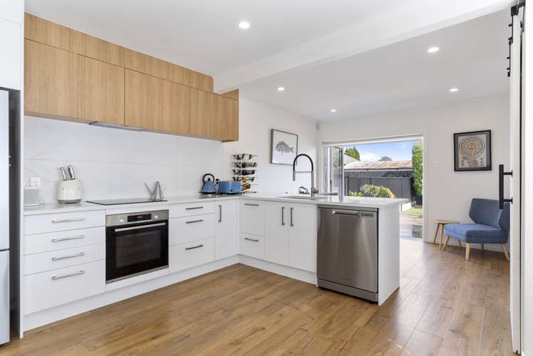 61 Beach Road Te Atatu Peninsula_3