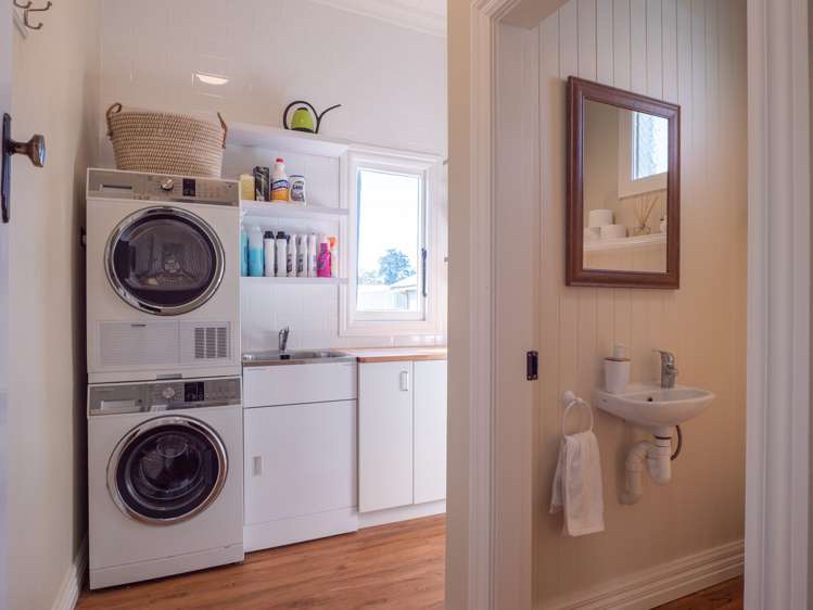 12 Wamphray Street Nightcaps_11