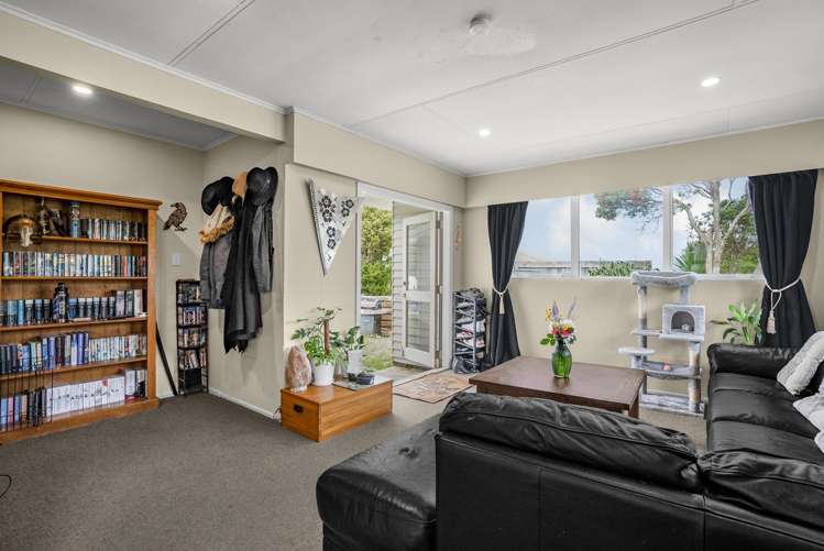 218 Dowse Drive Maungaraki_2