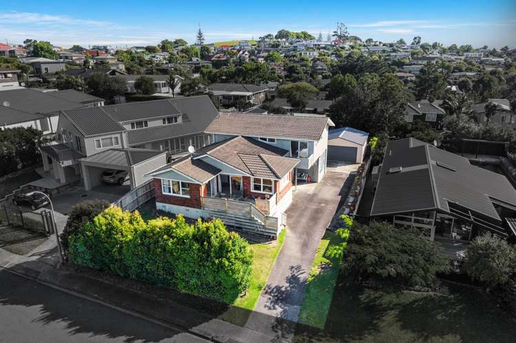 18 Paisley Street Mellons Bay_22