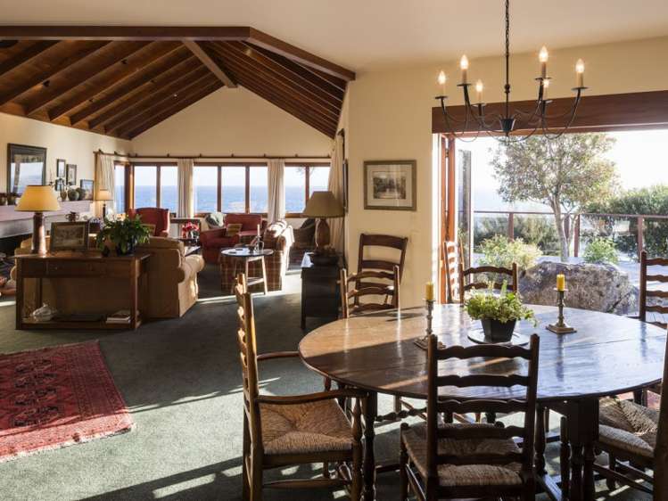 22 Whakamoenga Point Acacia Bay_12