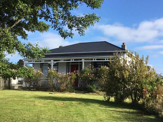 Charming colonial bungalow in the Catlins