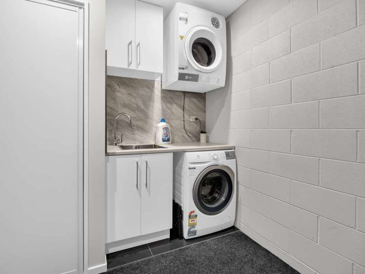 99 Faringdon Boulevard Rolleston_15