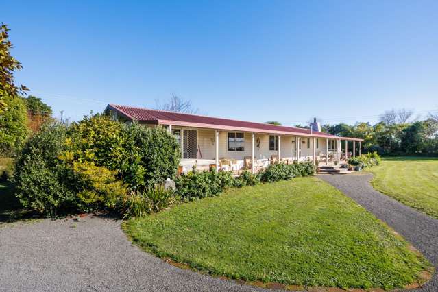 Versatile lifestyle on town boundary - 1.95 ha