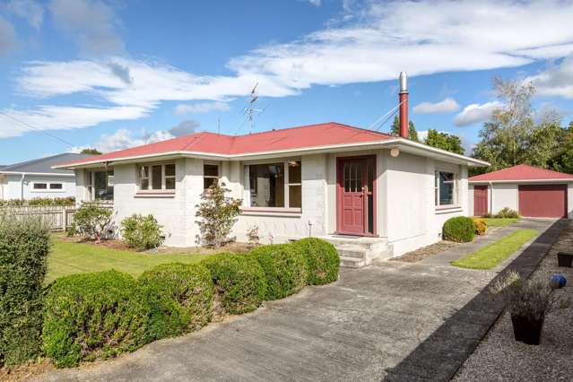Charming family home - walk to town in minutes!