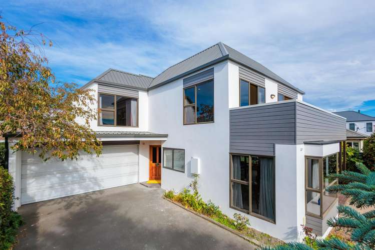 2/62 Hawkesbury Avenue_0
