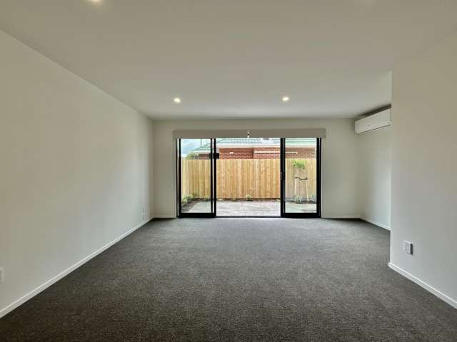 2/27 Evesham Crescent 10222_3