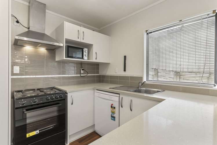 2/18 Noeleen Street Glenfield_6