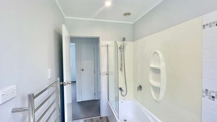 1 Babington Place Torbay_13