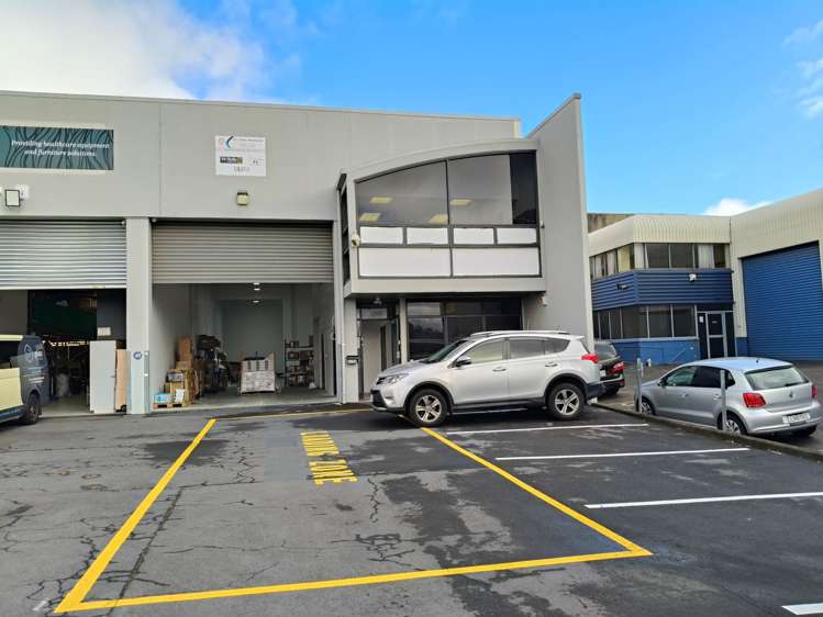 Unit 1/33 Waipareira Avenue_0