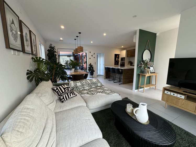 34 PEPENE AVE "WAIATA SHORES" Takanini_3