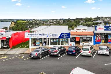 739 & 747F Whangaparaoa Road_1