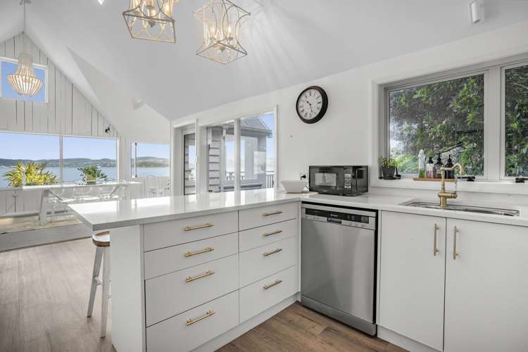 502 Marine Drive Eastbourne_11