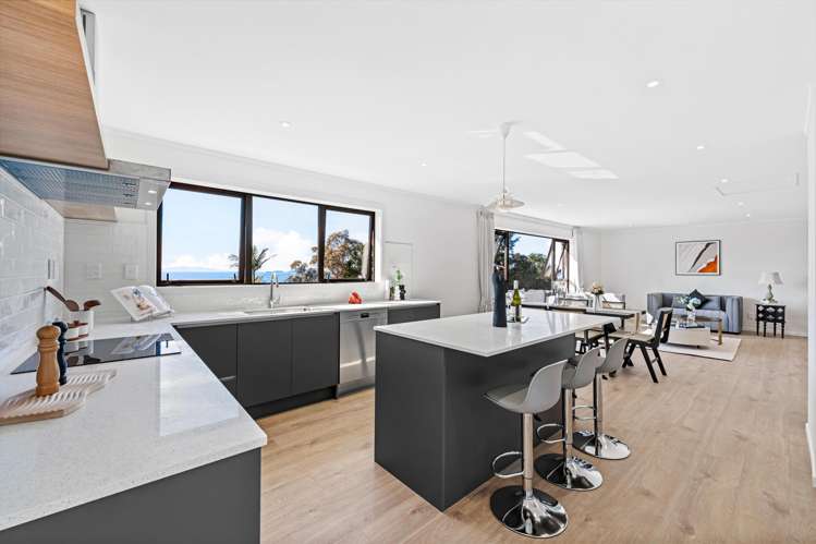 2/14 Clifton Road Waiake_13