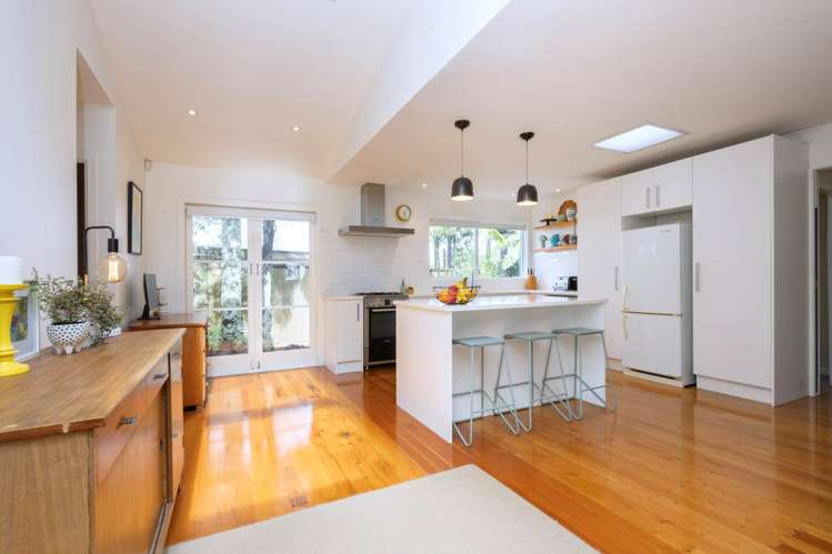 1 Valley View Road Titirangi_1