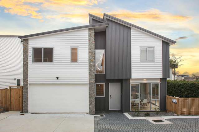Stylish Family Living in Macleans