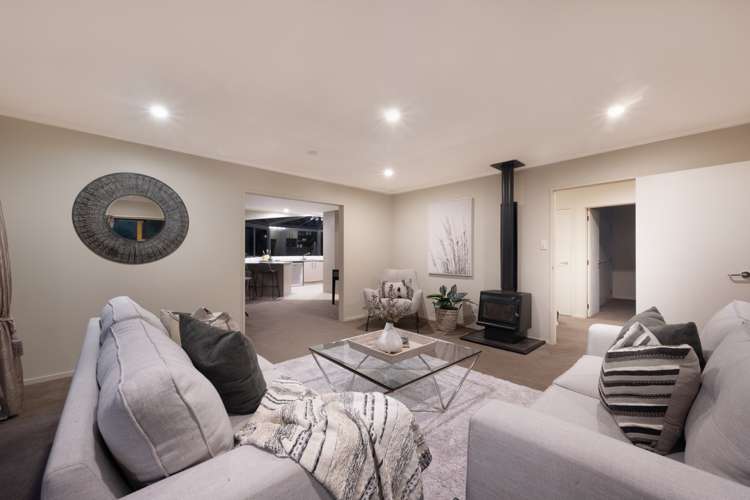 2/13 Beach Road Mellons Bay_5