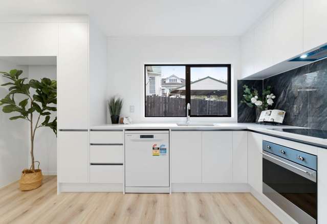 2/612 Beach Road Browns Bay_4