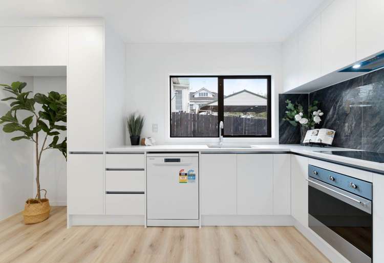 2/612 Beach Road Browns Bay_4