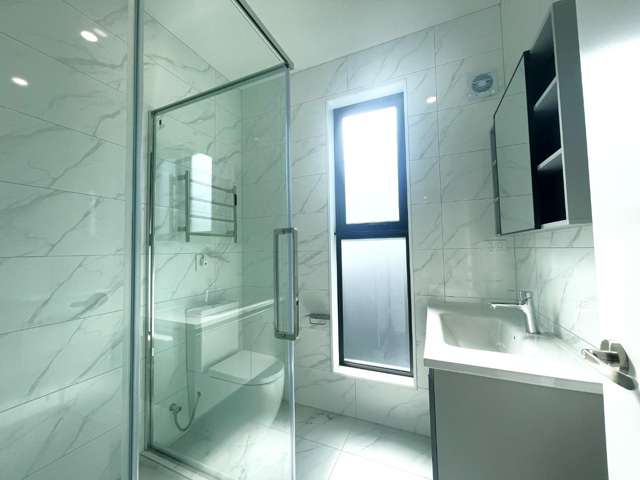 D/54 Royal View Road Te Atatu South_3