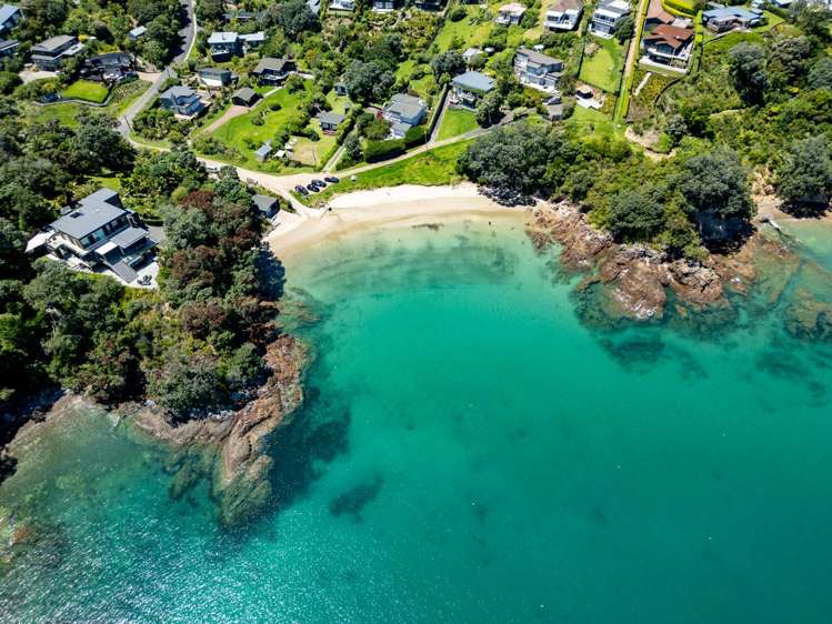 9 Empire Avenue Enclosure Bay_9