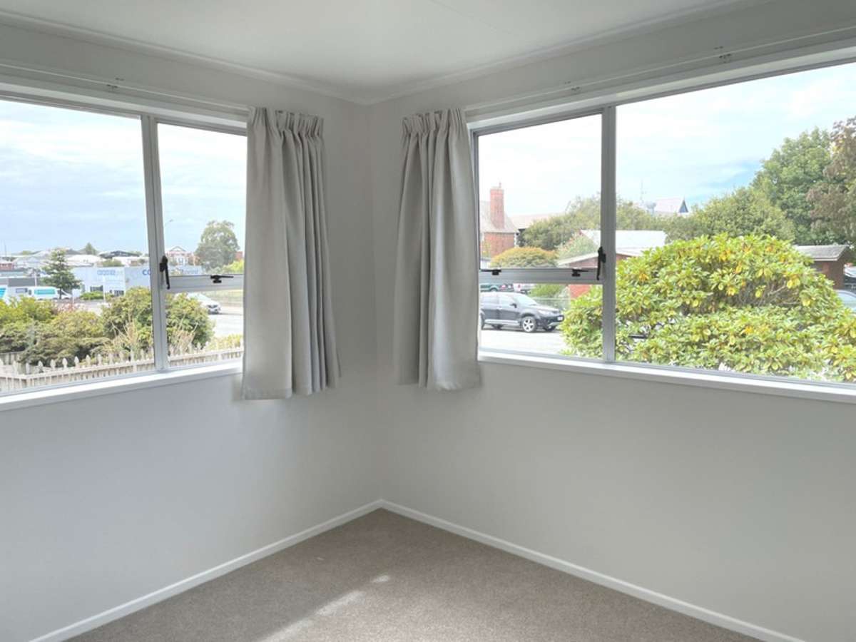 Convenient Living, Close to Town 4