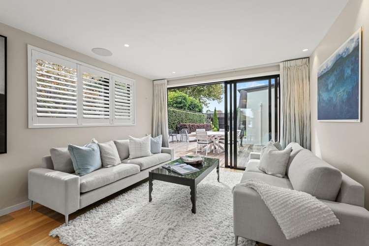 15 St Andrews Square Strowan_13