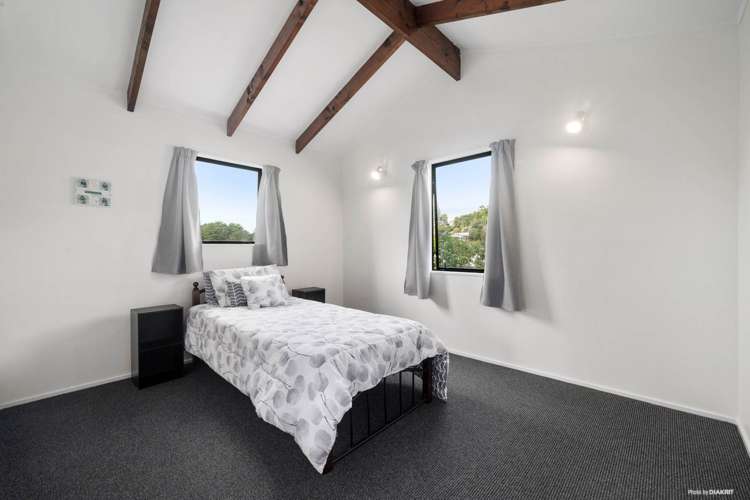 1 Greenvalley Rise Glenfield_9