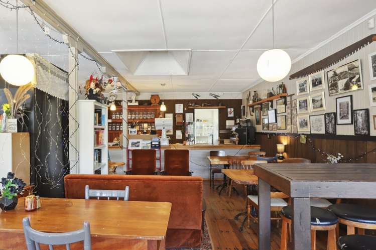 1194 Huia Road Huia_9