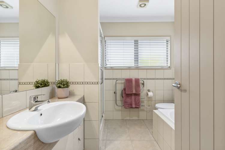 23 English Oak Drive Schnapper Rock_32