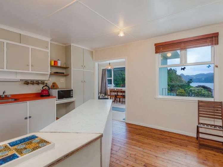 16 Foster Avenue Huia_13