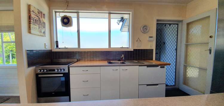 13 William Benton Street Featherston_7