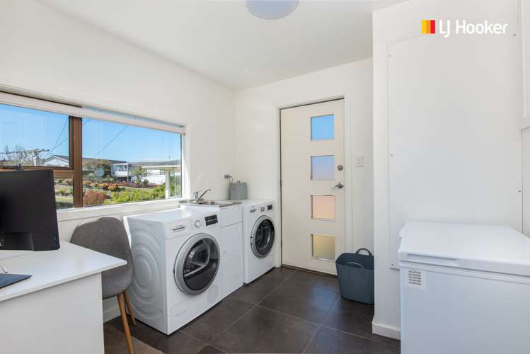 100 Easther Crescent Kew_14