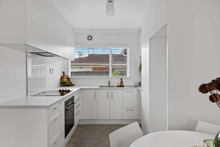 2/4 Keldale Place Forrest Hill_7