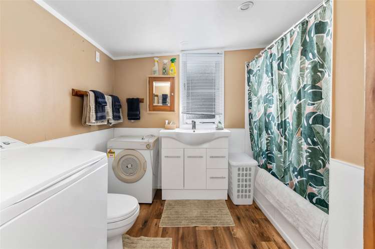 11 John Road Fairy Springs_15