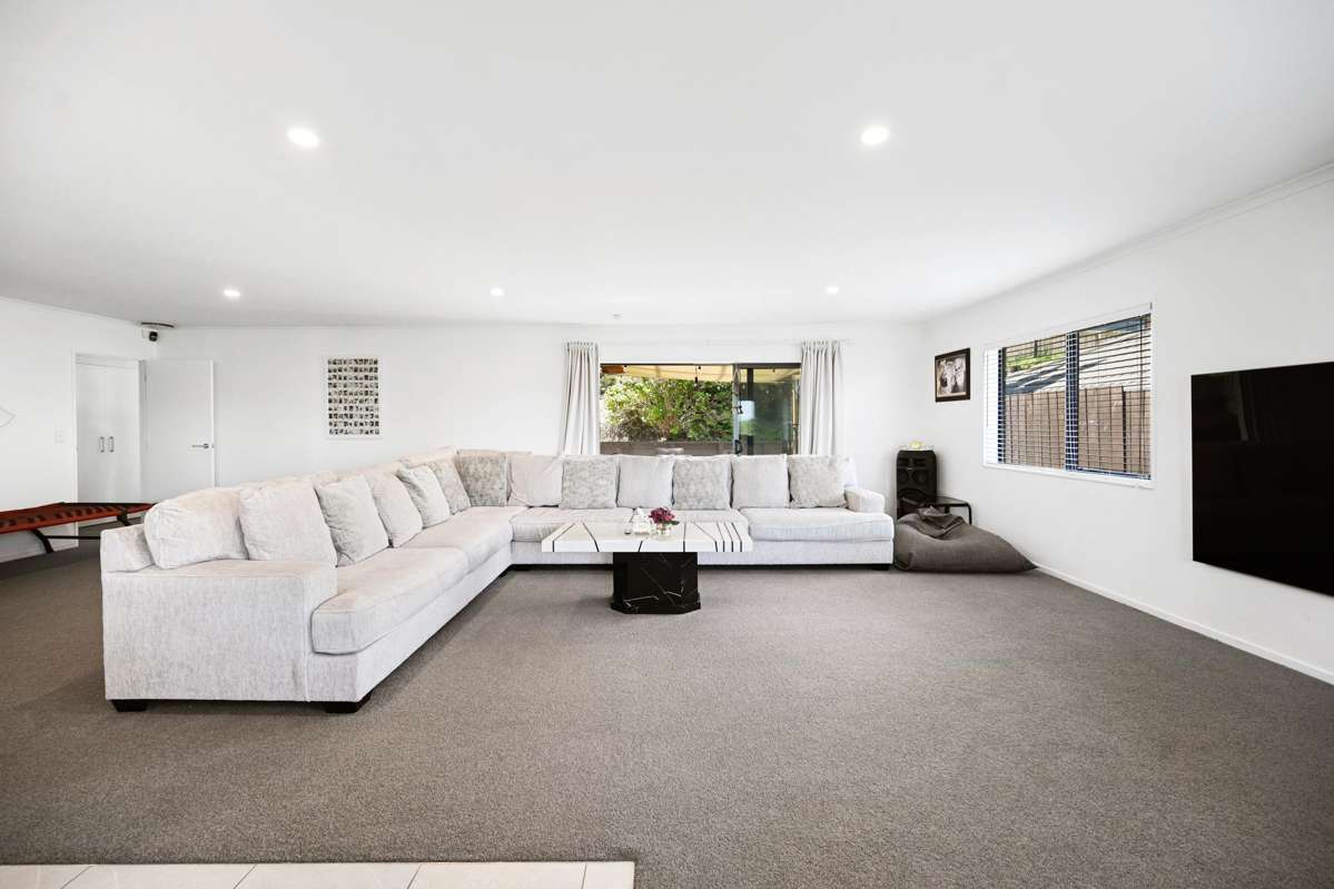 56 Farnborough Drive_3