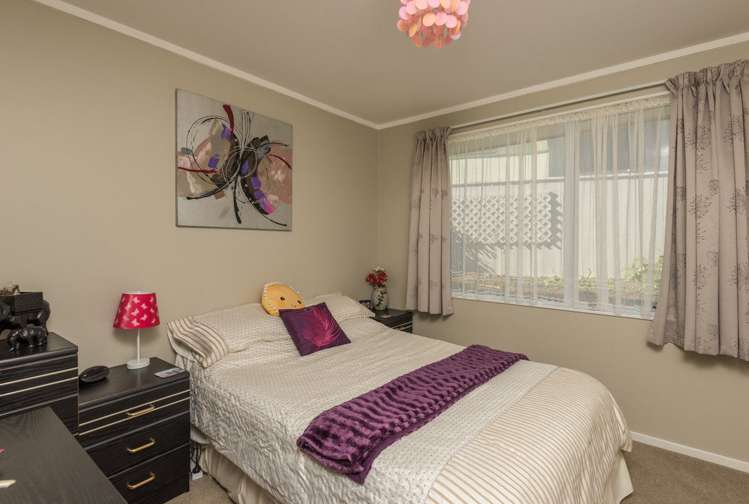 12 Kate Edgar Place Stoke_18