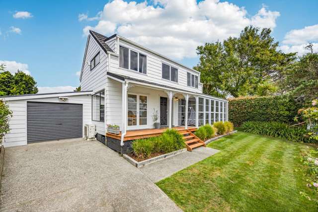 Your Classic Coastal Cottage Dream!