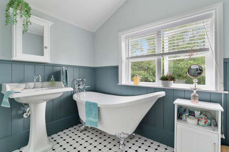 463 High Street South Carterton_16