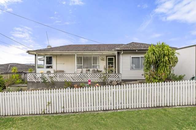 Charming Te Awamutu Home with Scenic Rural Views
