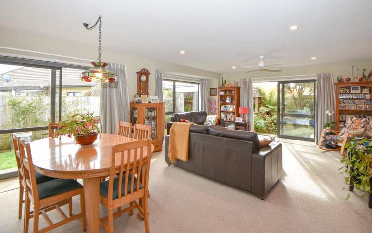 8 Ashmore Park Road Carterton_3