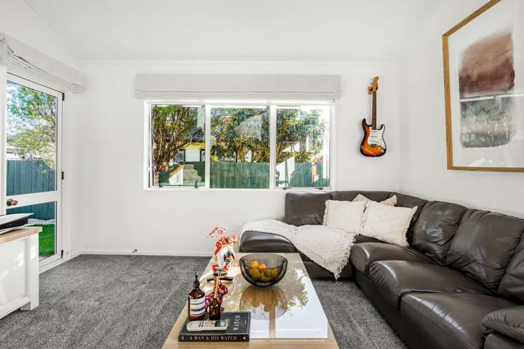 5 Glenbrook Grove Naenae_7