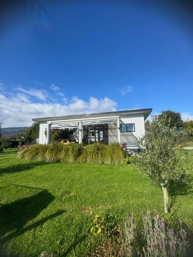 255 Utopia Road – Modern Country Retreat