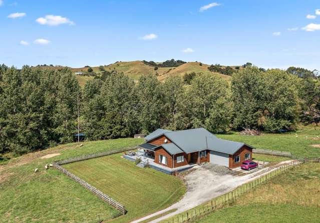Country home minutes from Matakana Village