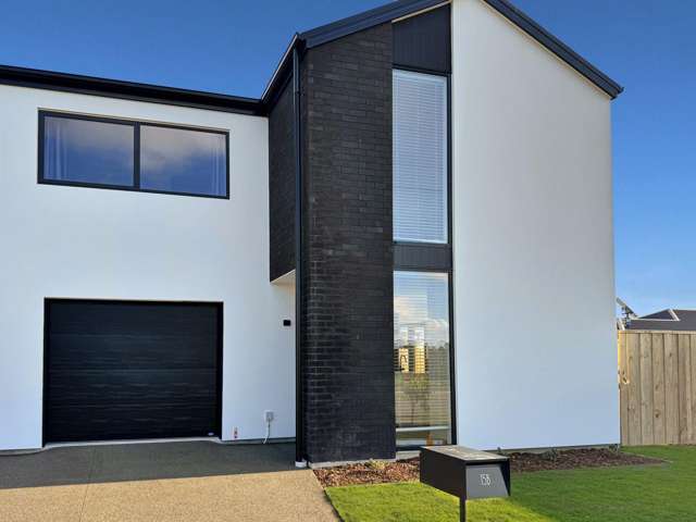ROLLESTON - THREE BEDROOM, TWO BATHROOM TOWNHOUSE WITH LARGE REAR SECTION