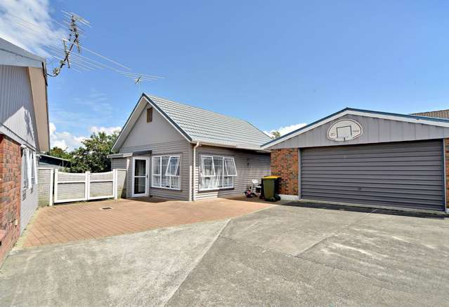 Beautiful & Free Standing Two Bedroom - Water ...