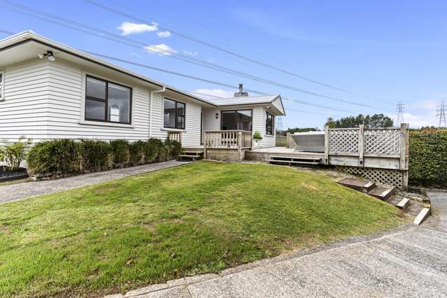 Family Living With Stunning Mt Taranaki Views