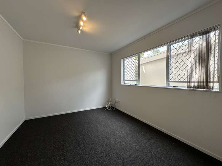 77 King George Ave Epsom_24