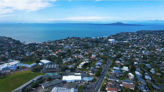 Near-New Family Home - Walk to Rangi